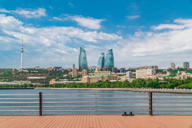 Bakü şehrinde Milli Sahil Parkı İskelesi