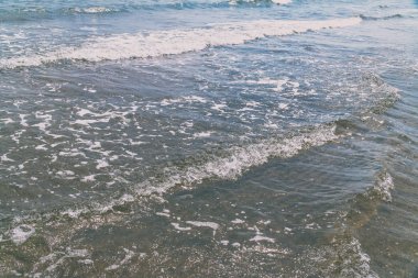 Sörf, küçük dalgalar ile Seashore