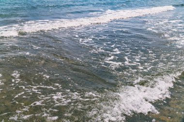 Sörf, küçük dalgalar ile Seashore