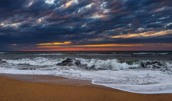 Stormy sea at sunset time — Stock Photo, Image