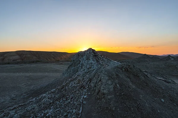 Λάσπη ηφαίστεια στις ακτίνες του ηλιοβασιλέματος — Φωτογραφία Αρχείου