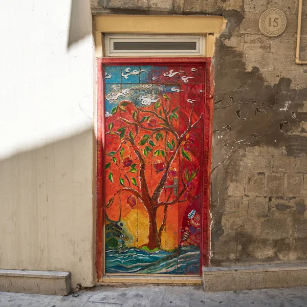 Baku, azerbajdzjanska juli 21, 2019 gamla trä dörr i Icheri Sheher historiska centrum — Stockfoto