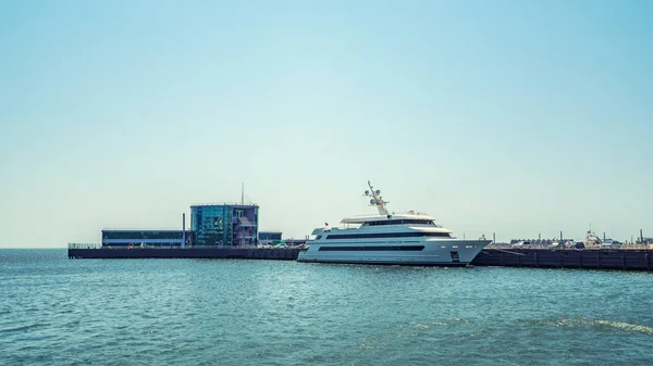 Baku, Azerbaijzn July 21, 2019 Pleasure yacht on the pier Stock Picture