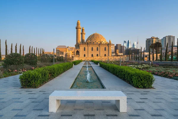 Bakü, Azerbaycan 1 Ağustos 2019 Taza Pir camii görünümü