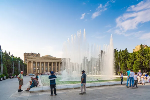 Баку, Азербайджан 10 августа 2019 г. Фонтаны в Национальном Приморском парке — стоковое фото