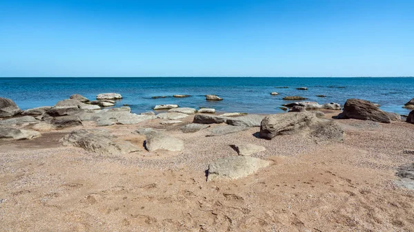 Rock fragments on the ocean shore — Stock Photo, Image