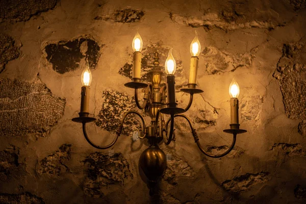 Antigua lámpara de araña en el palacio de Sheki khans —  Fotos de Stock