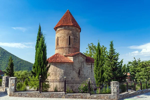 Starověký albánský kostel ve vesnici Kish, město Sheki — Stock fotografie