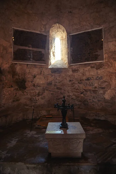 Εσωτερικό μιας αρχαίας Αλβανικής εκκλησίας που βρίσκεται στο χωριό μυρί, Αζερμπαϊτζάν — Φωτογραφία Αρχείου