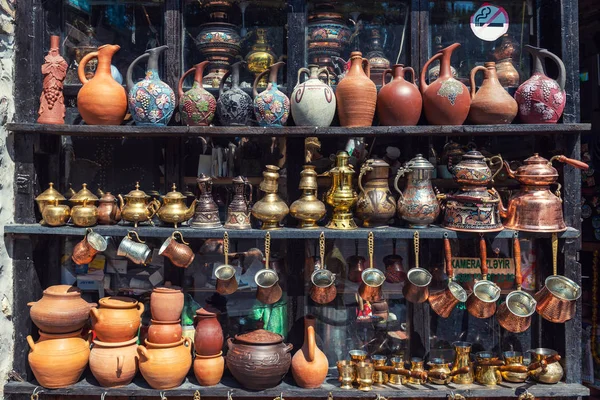Shaki, Azerbaiyán agosto 24, 2019 Tienda de recuerdos y regalos en el casco antiguo — Foto de Stock
