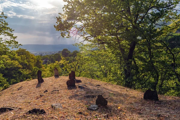 Ancien cimetière au sommet de la montagne — Photo