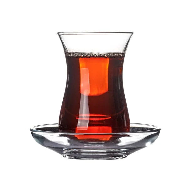 Черный чай в стекле изолирован на белом — стоковое фото