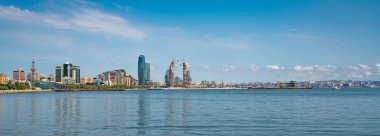 Bakü, Azerbaycan 16 Eylül 2019 Güneşli bir günde Bakü körfezinin panoramik manzarası