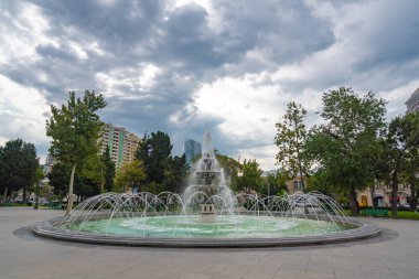 Bakü, Azerbaycan 16 Eylül 2019 Çeşme şehir parkında