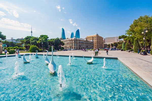 Баку, Азербайджан 16 сентября 2019 г. Лебединые фонтаны в Национальном Приморском парке — стоковое фото
