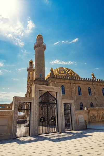 Vista da mesquita Taza Pir na cidade de Baku, Azerbaijão — Fotografia de Stock