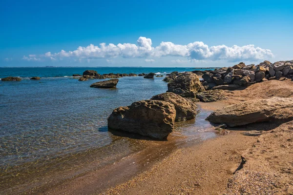 Rock fragments on a wild beach — Stock Photo, Image