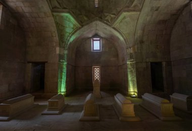 Bakü 'deki Shirvanshahs Sarayı' nda bir mezar odası.