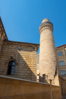 Bakü 'deki Icheri Sheher Camii' nin minaresi.
