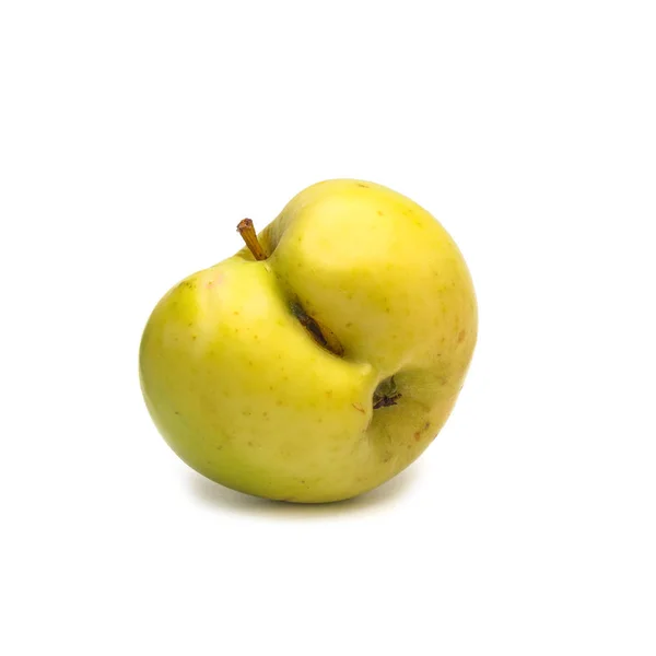 Hässlicher Apfel auf weißem Hintergrund — Stockfoto