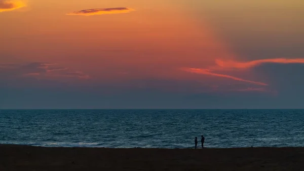 Silhouette Couple Seashore Sunset — Stock Photo, Image
