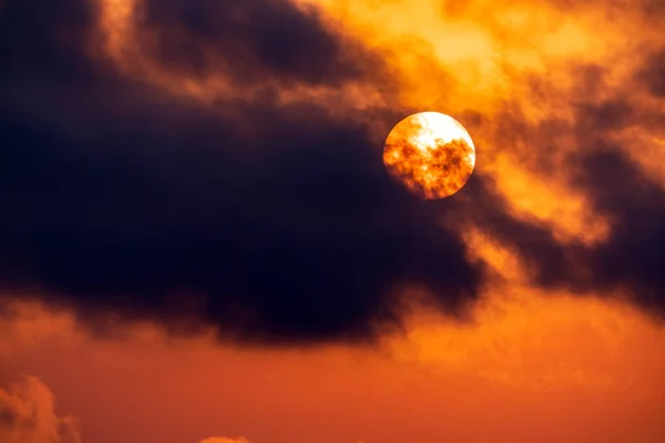 Sol Las Nubes Dramático Atardecer — Foto de Stock