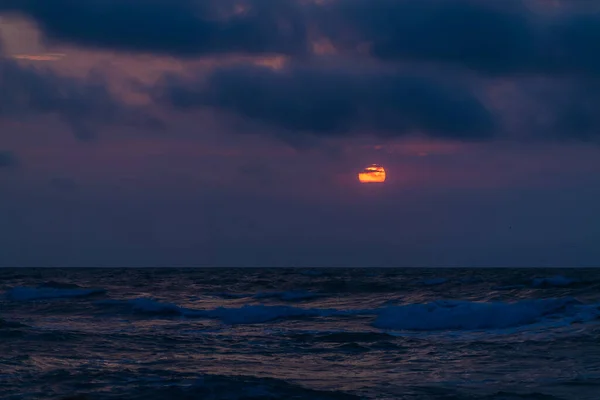 Pôr Sol Dramático Colorido Mar — Fotografia de Stock