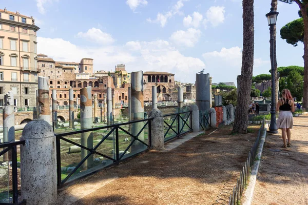 Historic Cityscapes World Famous Sights Magnificent Rome Italy Girl Park — Stock Photo, Image