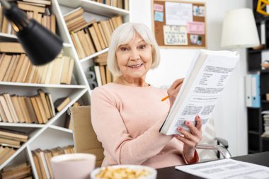 Güzel Olgun kadın geçen test