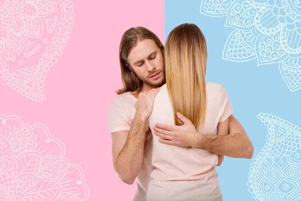 Ernstige man fronsen terwijl knuffelen zijn triest vrouw — Stockfoto