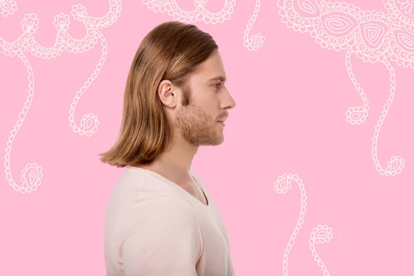 Handsome man looking into the distance while demonstrating a new haircut — Stock Photo, Image