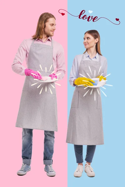 Coppia amorevole guardando felice mentre in piedi insieme e lavando i piatti — Foto Stock