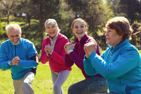 Exuberant aged people exercising in the park — Stock Photo, Image