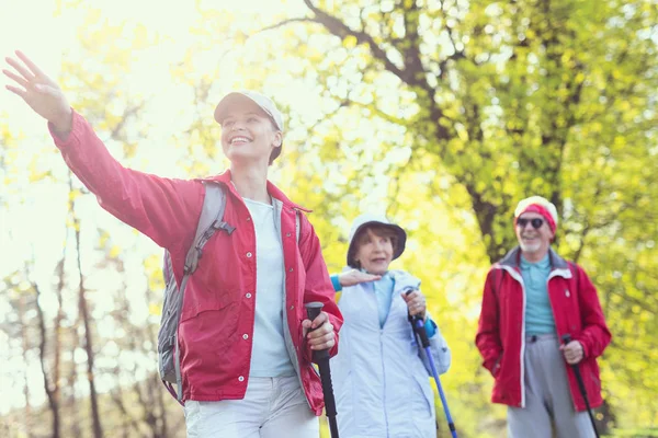 Inspirerad guide visar vägen — Stockfoto