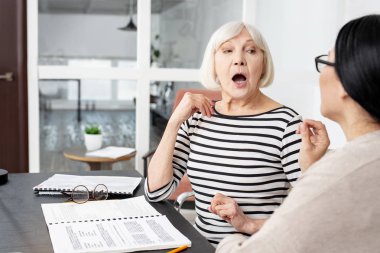 Telaffuz gösteren üst düzey öğretmen odaklı