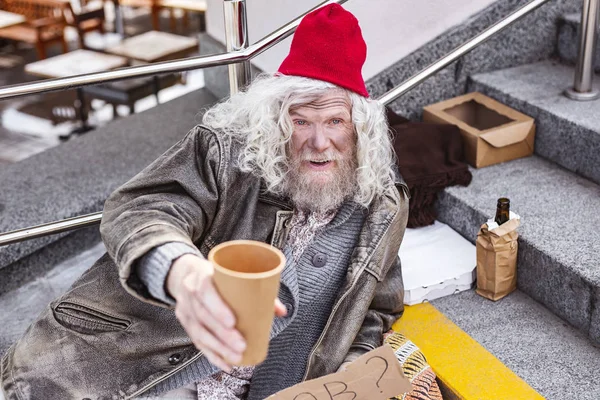 Zavallı adam para isteyen yaşlı