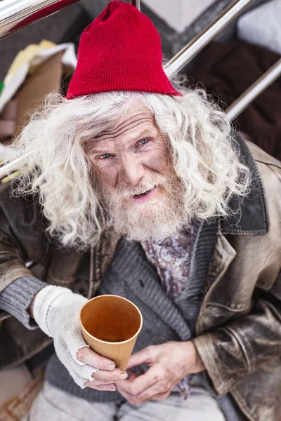 Depresif evsiz adam sana bakmak