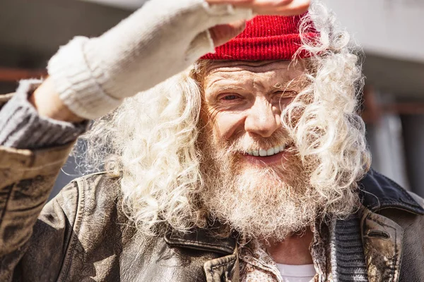 Mutlu bir zavallı adam portresi