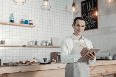 Esmer erkek notlar memnun