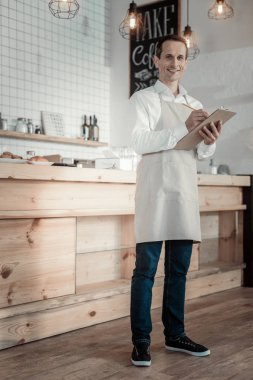 Bildirimler yazma yakışıklı genç