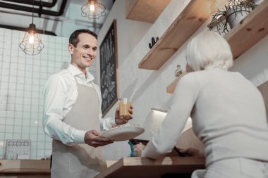 Yemek olumlu memnun esmer Servisi