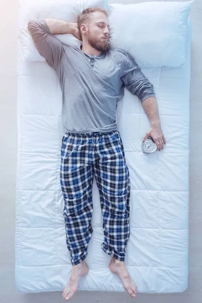 Rahat adam el ile çalar saat uyku