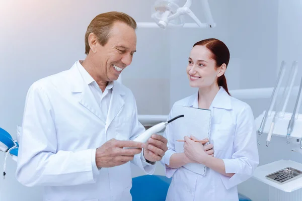 Two happy colleagues standing in consulting room — Stock Photo, Image