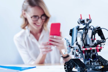 Modern bir robot seçici odak