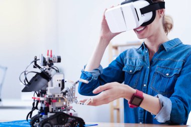 3D gözlük takan mutluluk pozitif kadın