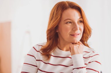 Düşünceli kadın oluşturma yeni plan