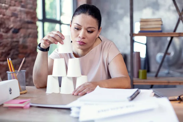 Μελαγχολική freelancer θηλυκά που πάσχουν από κατάθλιψη — Φωτογραφία Αρχείου