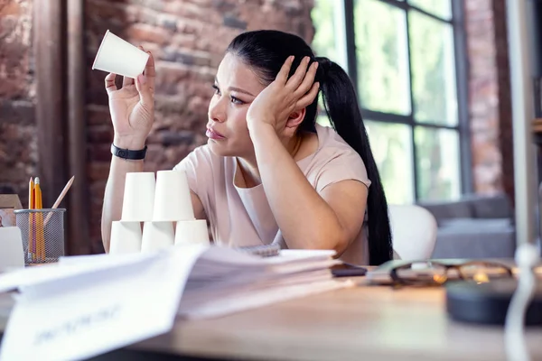 Freelancer femenina desolada a la espera del proyecto —  Fotos de Stock