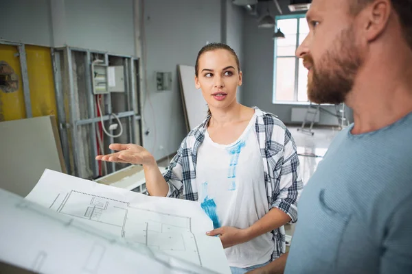 Determined woman suggesting interesting ideas — Stock Photo, Image