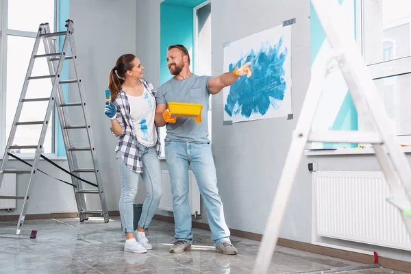 Inspired painters smiling at each other — Stock Photo, Image